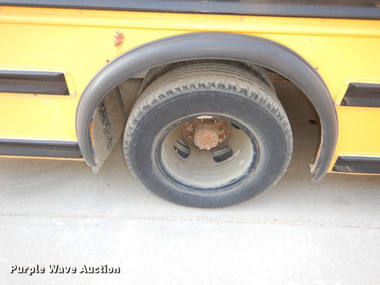 image for item DI2533 2004 GMC Savana G3500 school bus