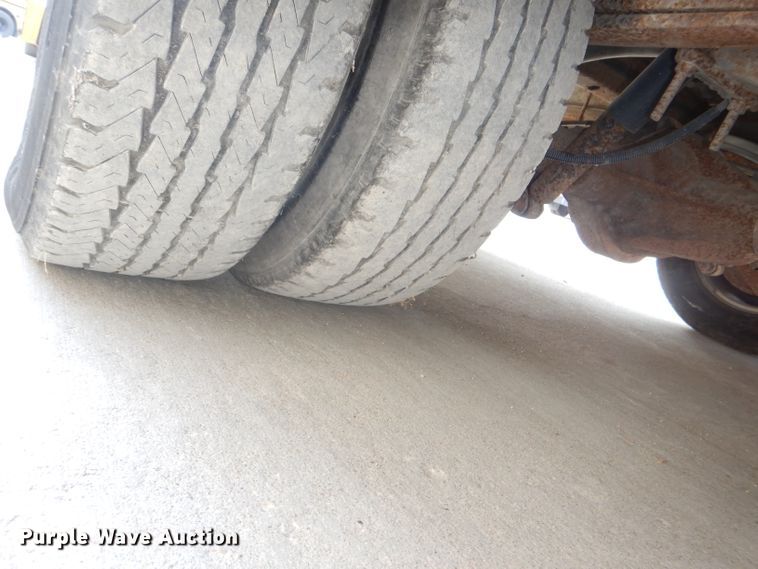 image for item DI2533 2004 GMC Savana G3500 school bus