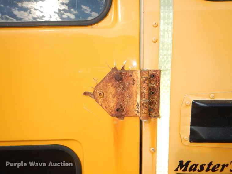 image for item DI2533 2004 GMC Savana G3500 school bus