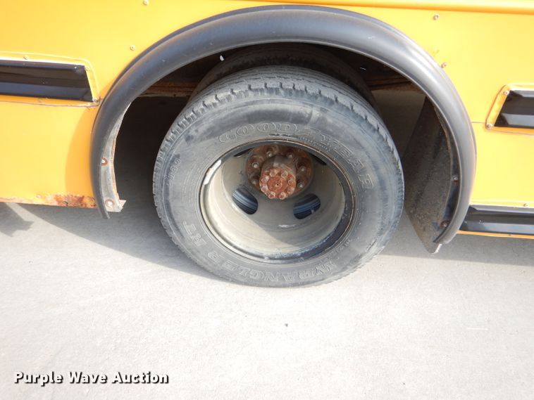 image for item DI2533 2004 GMC Savana G3500 school bus