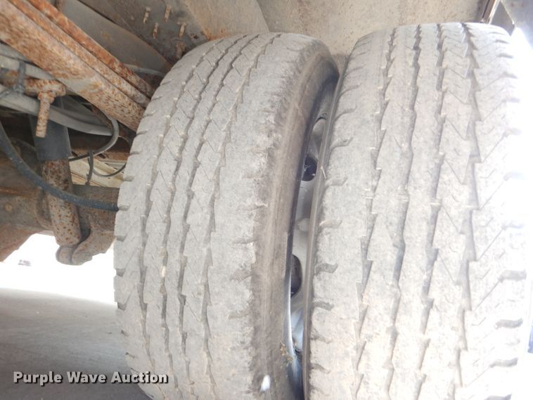 image for item DI2533 2004 GMC Savana G3500 school bus