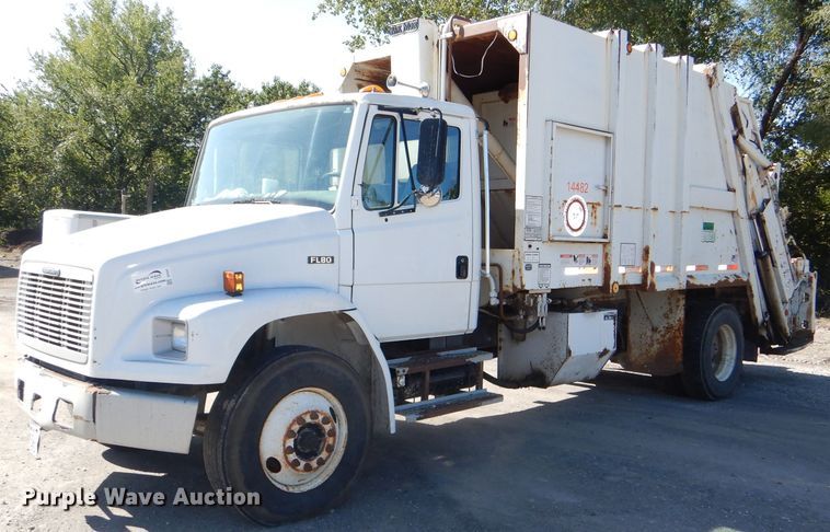 image for item DI2542 2003 Freightliner Business Class M2 refuse truck