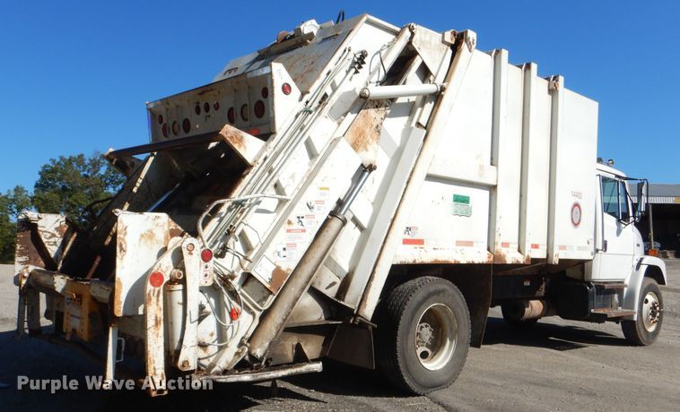 image for item DI2542 2003 Freightliner Business Class M2 refuse truck