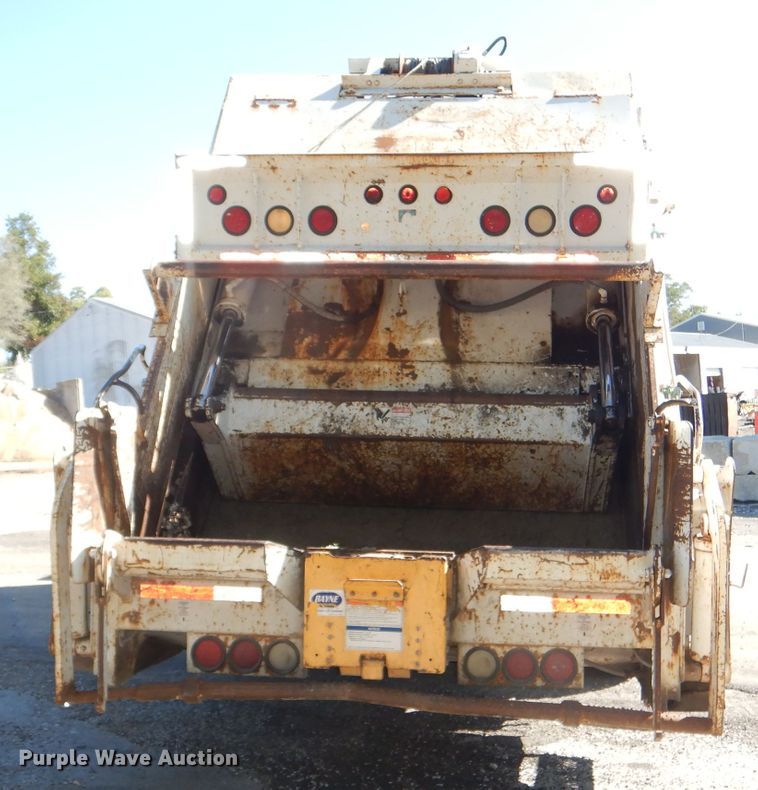 image for item DI2542 2003 Freightliner Business Class M2 refuse truck