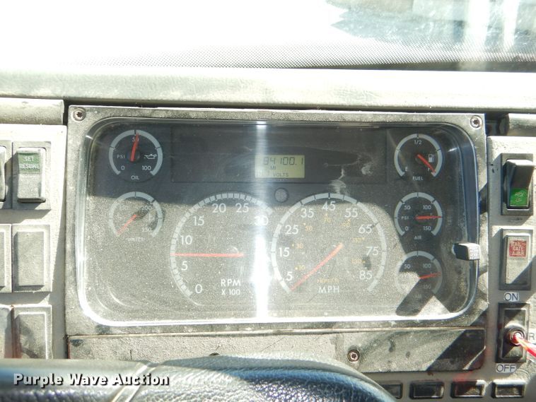 image for item DI2542 2003 Freightliner Business Class M2 refuse truck