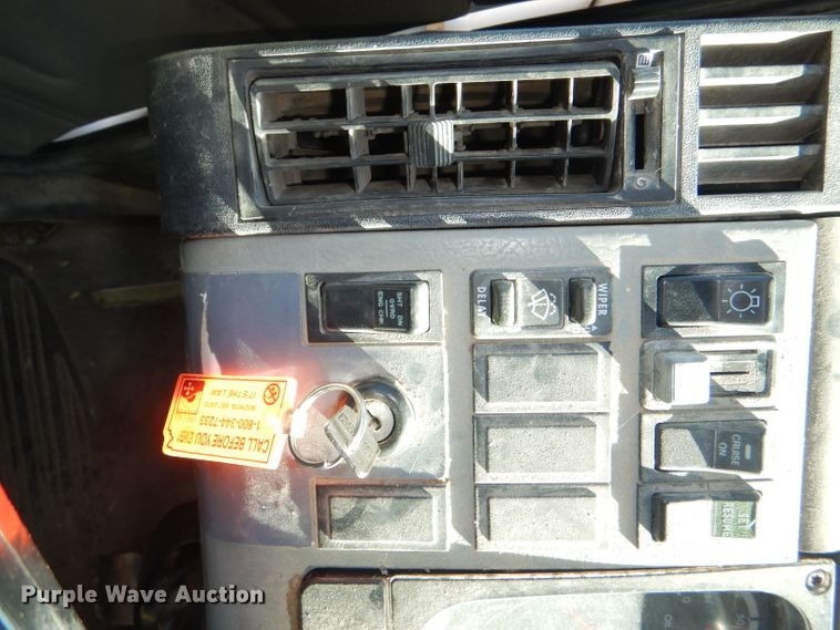 image for item DI2542 2003 Freightliner Business Class M2 refuse truck