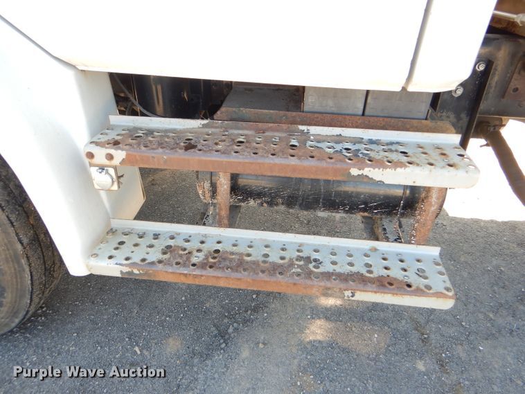 image for item DI2542 2003 Freightliner Business Class M2 refuse truck