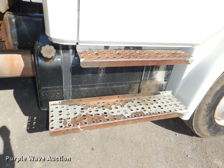 image for item DI2542 2003 Freightliner Business Class M2 refuse truck