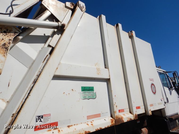 image for item DI2542 2003 Freightliner Business Class M2 refuse truck