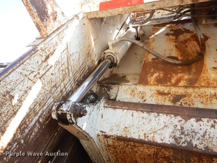 image for item DI2542 2003 Freightliner Business Class M2 refuse truck