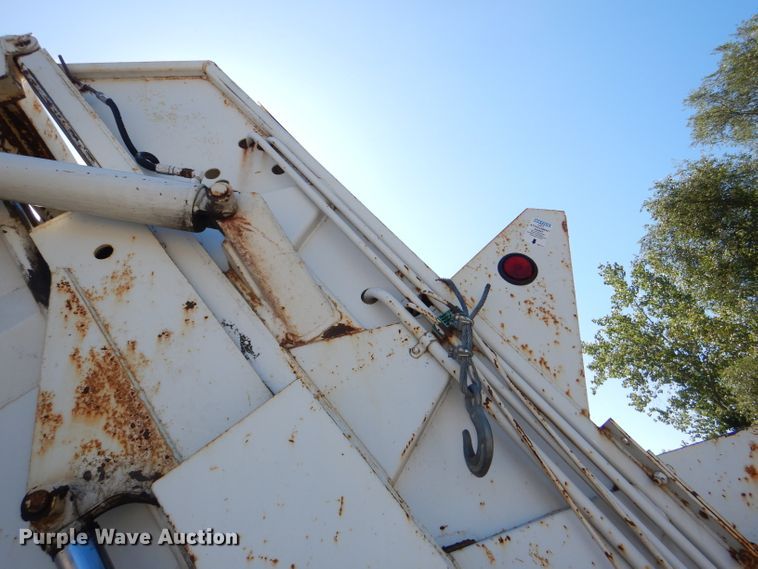 image for item DI2542 2003 Freightliner Business Class M2 refuse truck