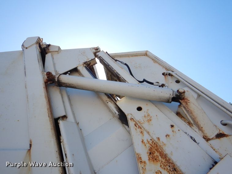 image for item DI2542 2003 Freightliner Business Class M2 refuse truck