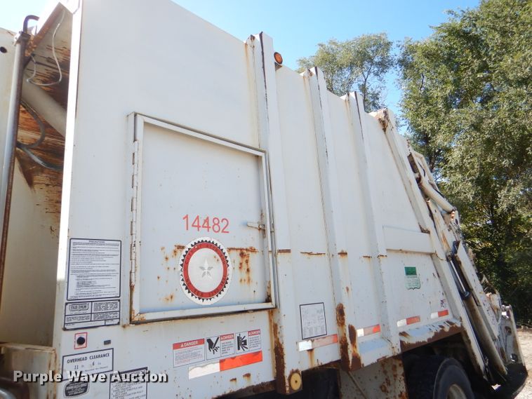 image for item DI2542 2003 Freightliner Business Class M2 refuse truck