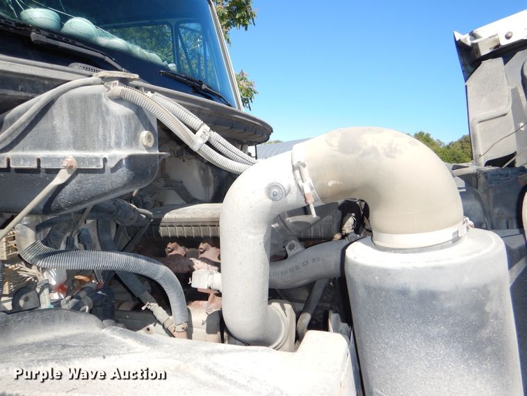 image for item DI2542 2003 Freightliner Business Class M2 refuse truck