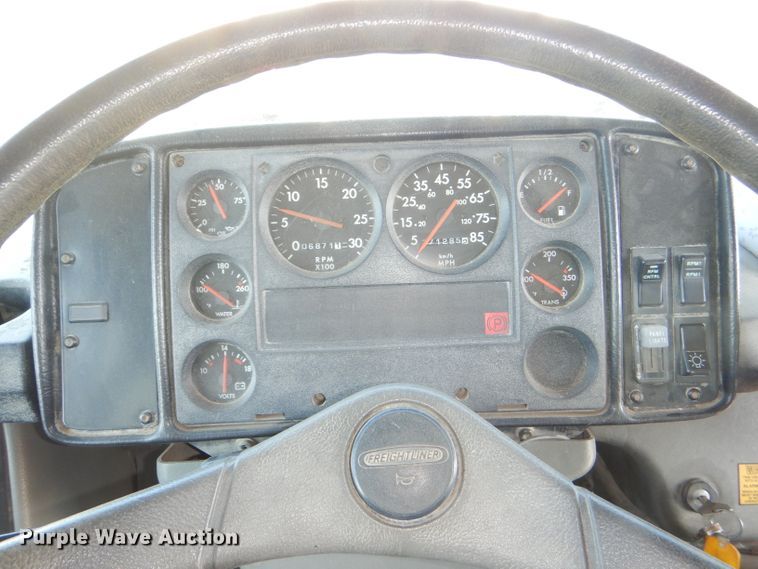 image for item DI2547 2002 Freightliner FS65 Thomas school bus