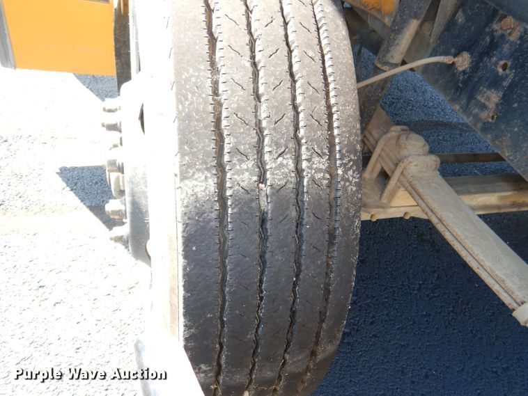 image for item DI2547 2002 Freightliner FS65 Thomas school bus