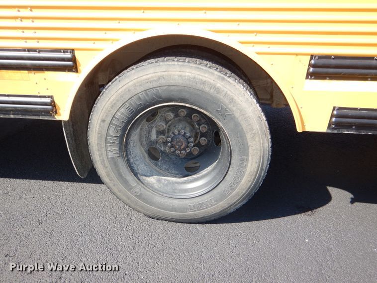 image for item DI2547 2002 Freightliner FS65 Thomas school bus