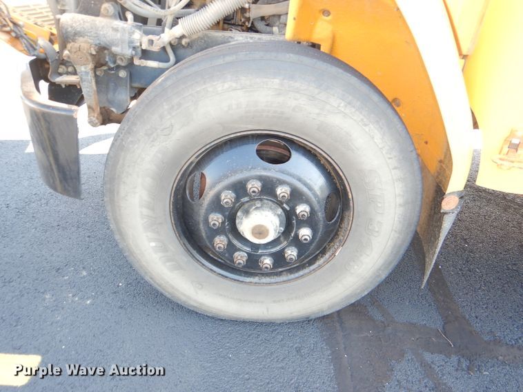 image for item DI2547 2002 Freightliner FS65 Thomas school bus