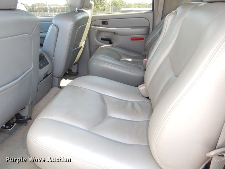 image for item DI2548 2004 Chevrolet Suburban 1500 SUV