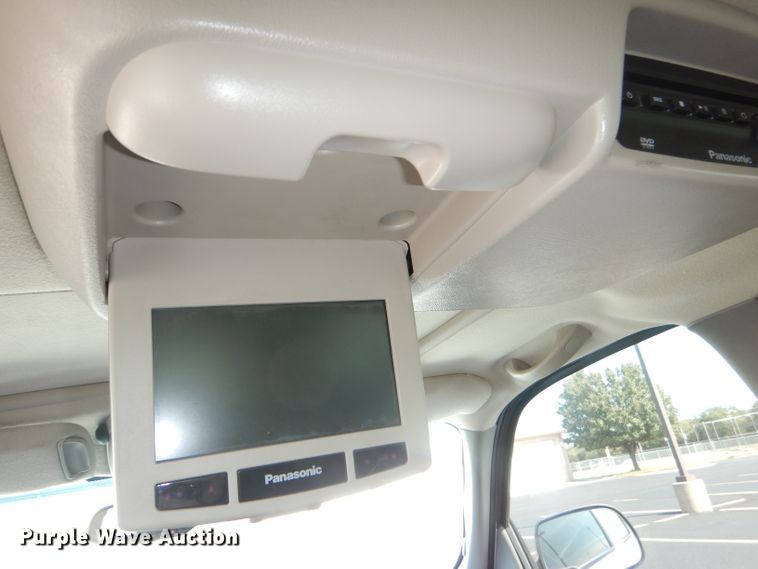 image for item DI2548 2004 Chevrolet Suburban 1500 SUV