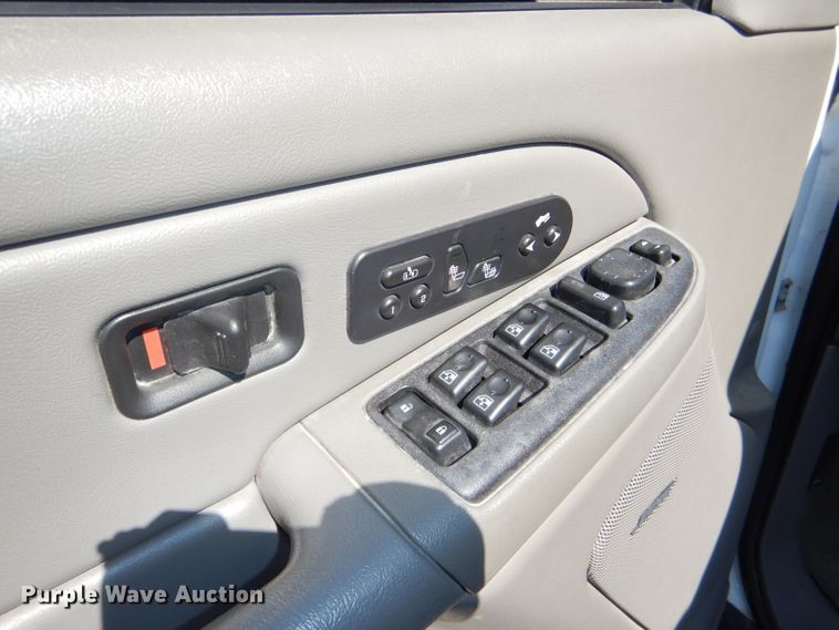 image for item DI2548 2004 Chevrolet Suburban 1500 SUV