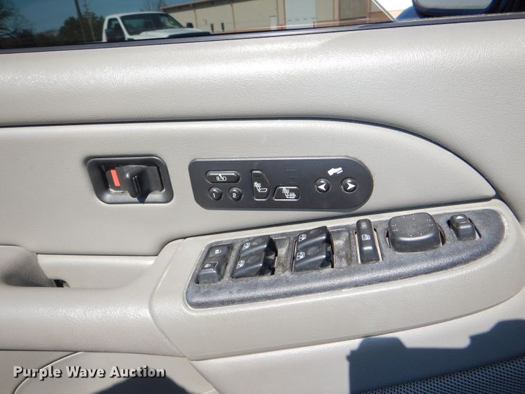 image for item DI2548 2004 Chevrolet Suburban 1500 SUV