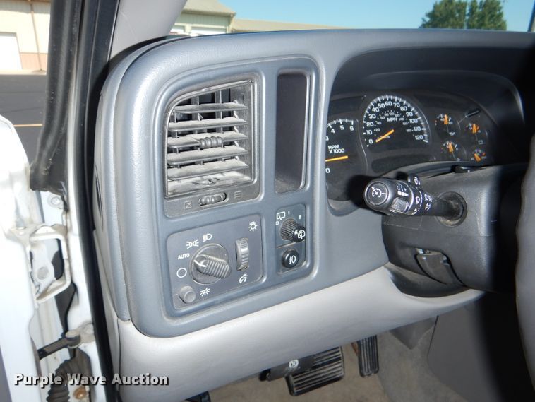 image for item DI2548 2004 Chevrolet Suburban 1500 SUV