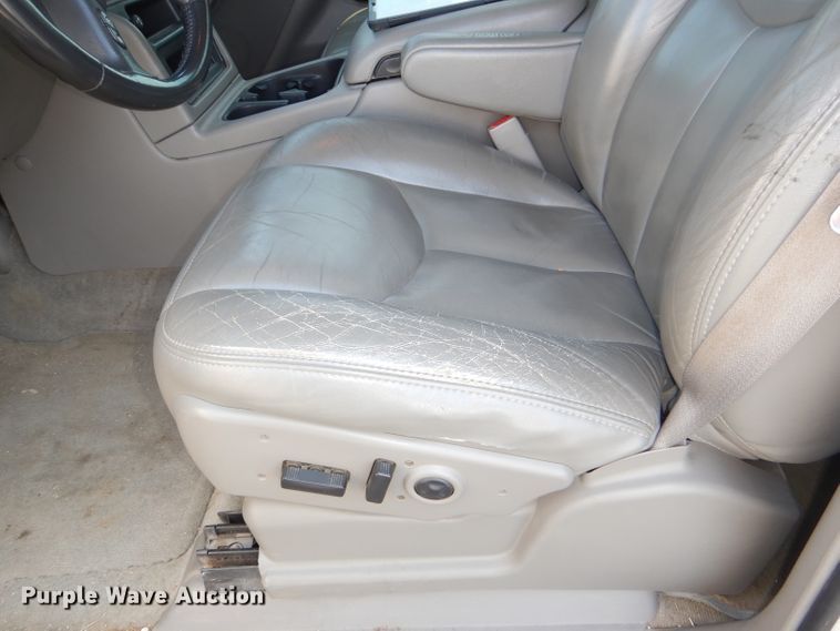 image for item DI2548 2004 Chevrolet Suburban 1500 SUV