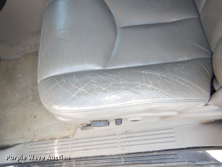 image for item DI2548 2004 Chevrolet Suburban 1500 SUV