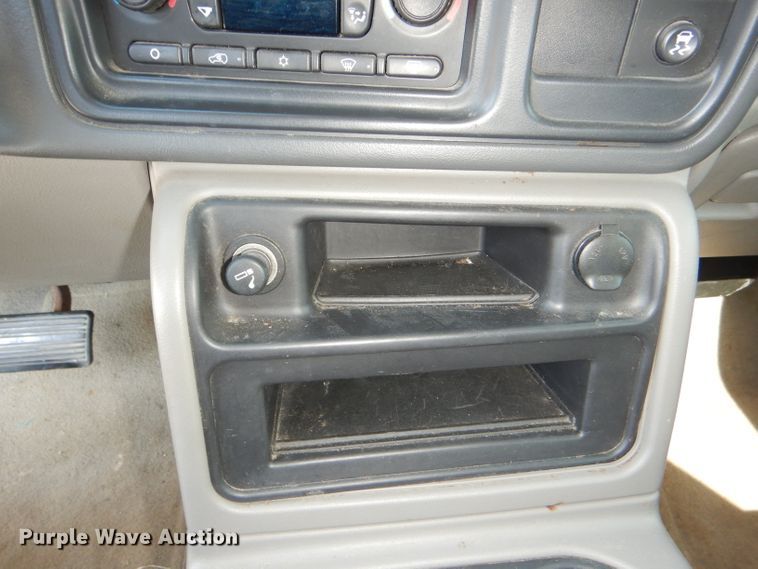 image for item DI2548 2004 Chevrolet Suburban 1500 SUV