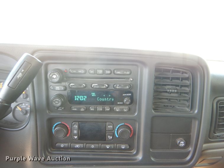 image for item DI2548 2004 Chevrolet Suburban 1500 SUV