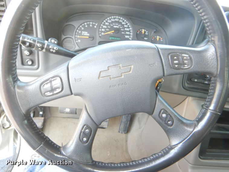 image for item DI2548 2004 Chevrolet Suburban 1500 SUV