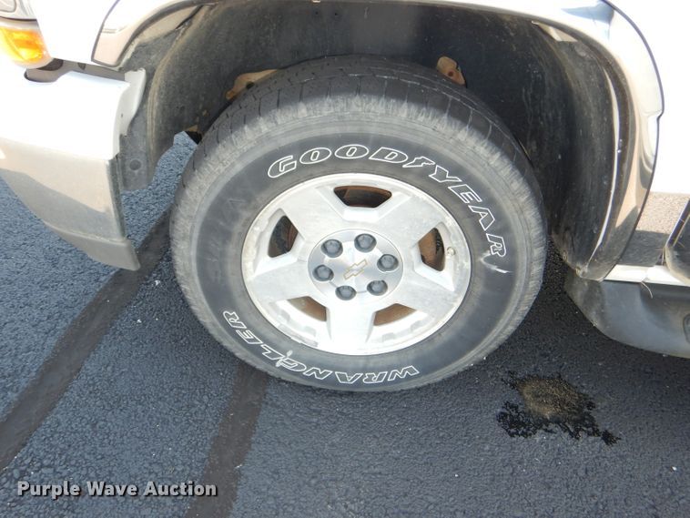 image for item DI2548 2004 Chevrolet Suburban 1500 SUV