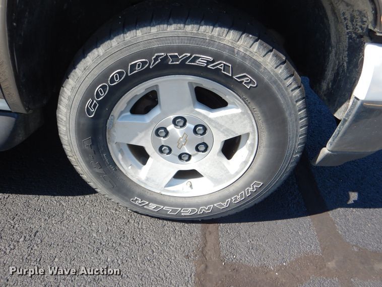 image for item DI2548 2004 Chevrolet Suburban 1500 SUV