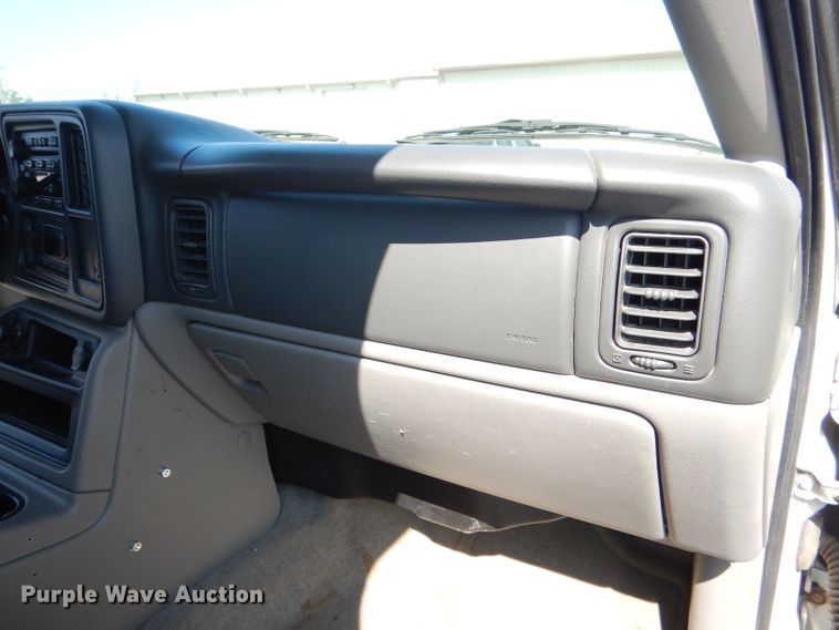 image for item DI2548 2004 Chevrolet Suburban 1500 SUV