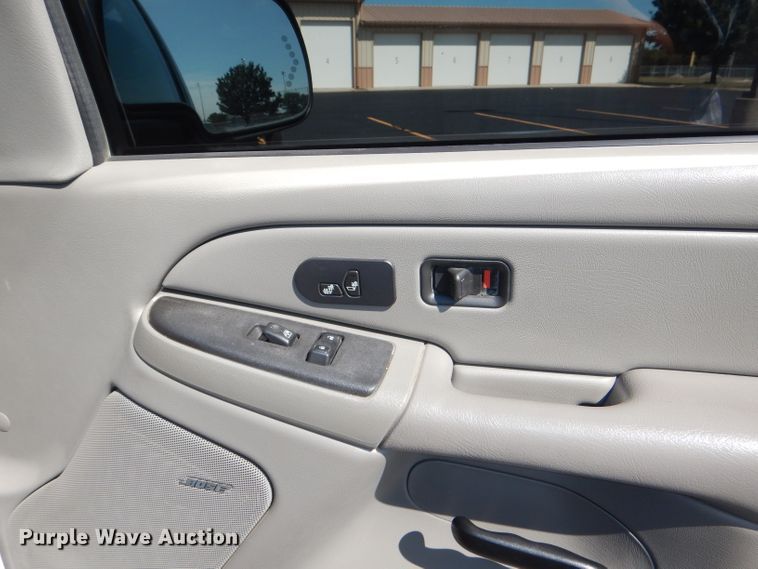 image for item DI2548 2004 Chevrolet Suburban 1500 SUV