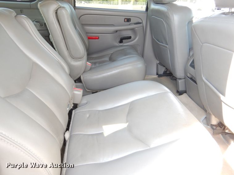 image for item DI2548 2004 Chevrolet Suburban 1500 SUV