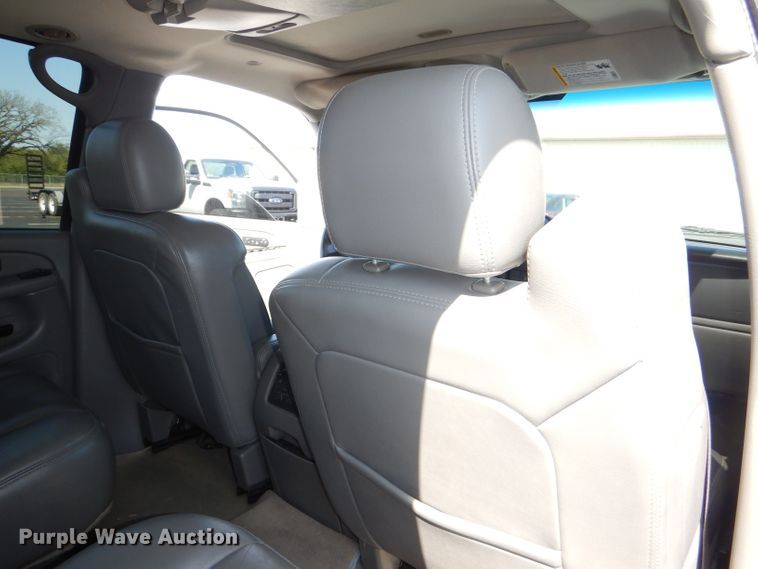 image for item DI2548 2004 Chevrolet Suburban 1500 SUV