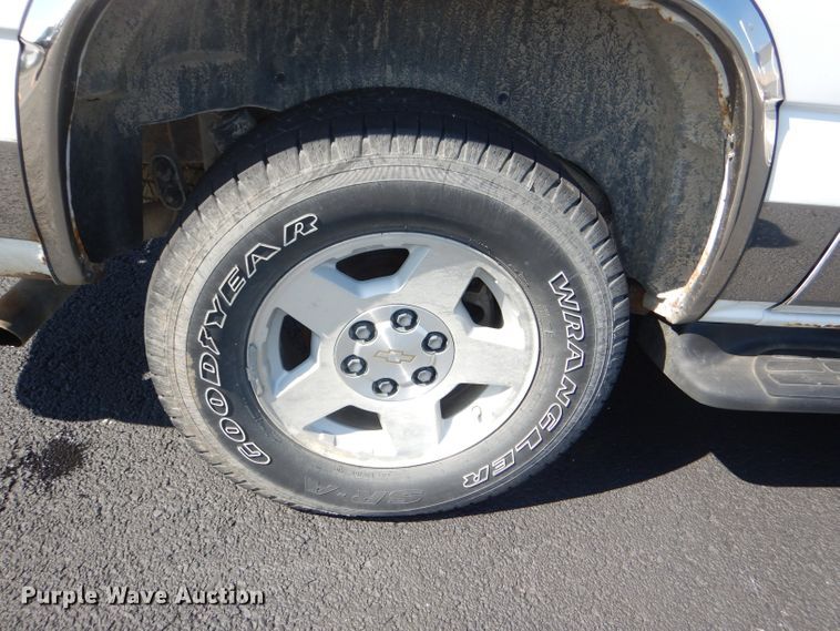 image for item DI2548 2004 Chevrolet Suburban 1500 SUV