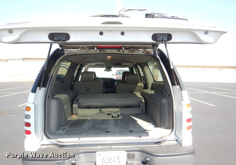 image for item DI2548 2004 Chevrolet Suburban 1500 SUV