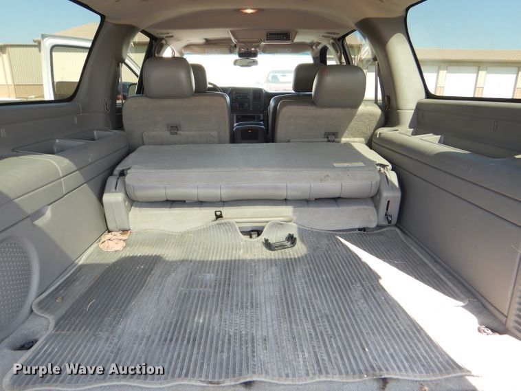 image for item DI2548 2004 Chevrolet Suburban 1500 SUV