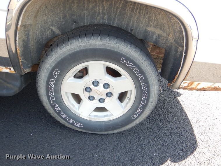 image for item DI2548 2004 Chevrolet Suburban 1500 SUV