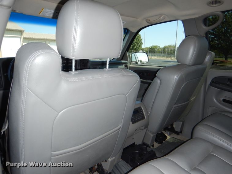 image for item DI2549 2003 Chevrolet Suburban 1500 LT SUV