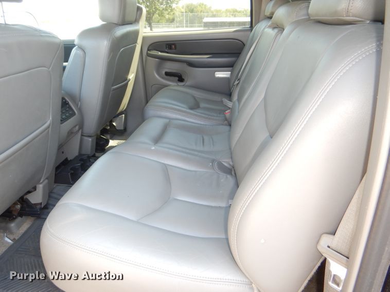 image for item DI2549 2003 Chevrolet Suburban 1500 LT SUV