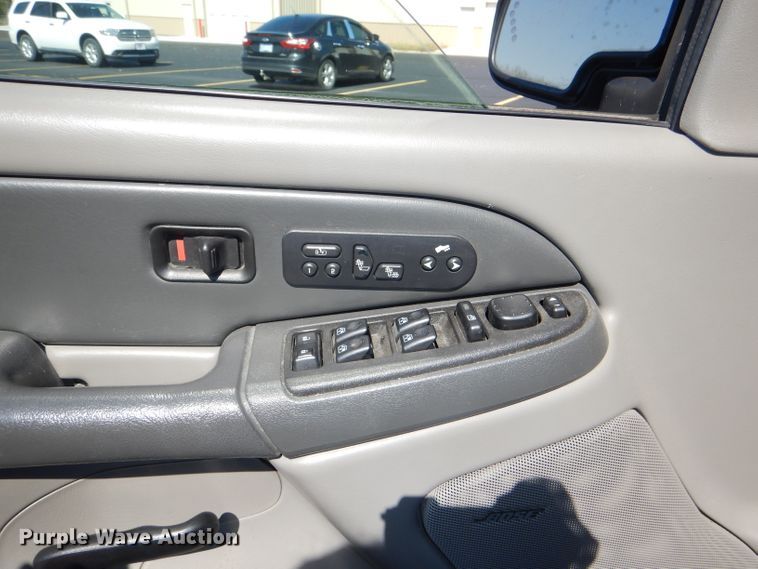 image for item DI2549 2003 Chevrolet Suburban 1500 LT SUV