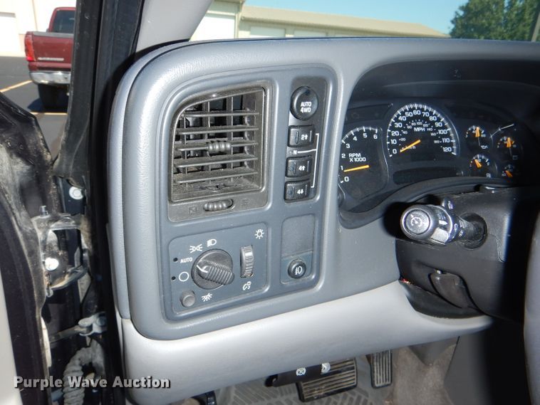 image for item DI2549 2003 Chevrolet Suburban 1500 LT SUV