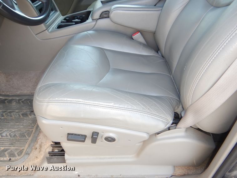 image for item DI2549 2003 Chevrolet Suburban 1500 LT SUV