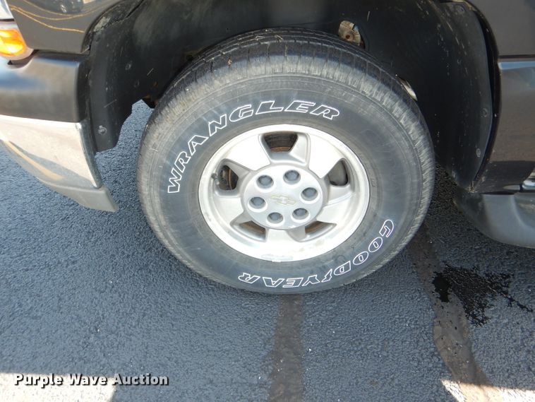 image for item DI2549 2003 Chevrolet Suburban 1500 LT SUV