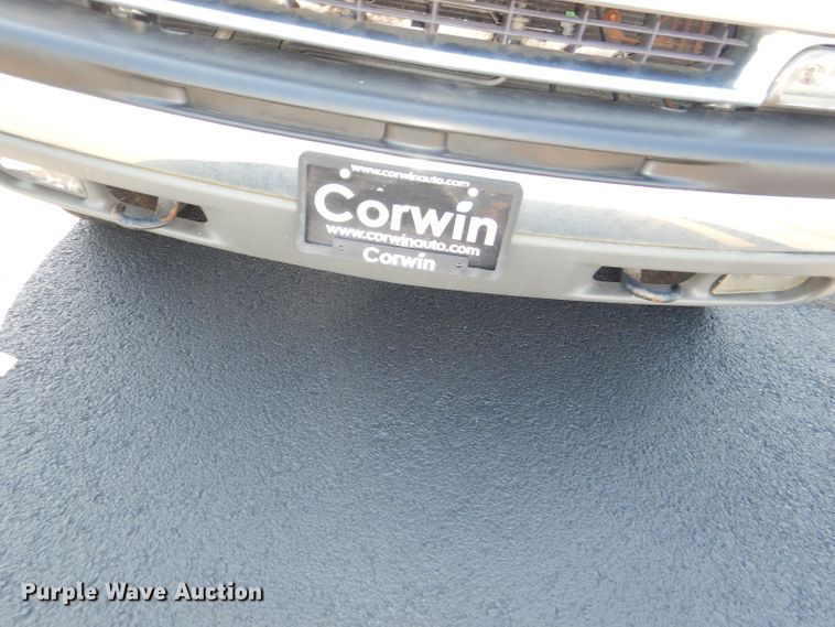 image for item DI2549 2003 Chevrolet Suburban 1500 LT SUV