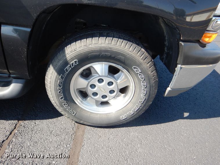 image for item DI2549 2003 Chevrolet Suburban 1500 LT SUV